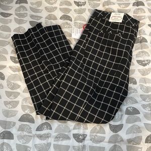 NWT- Elle Skinny Ankle Mid Rise pants